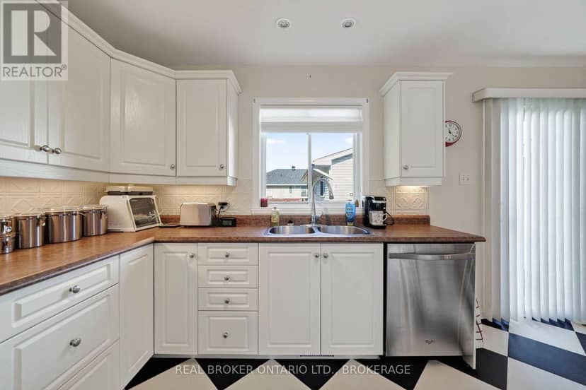 133 Bryden Avenue — photo 16 of 40
