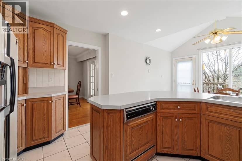 36 BUCKINGHAM Drive — photo 10 of 40