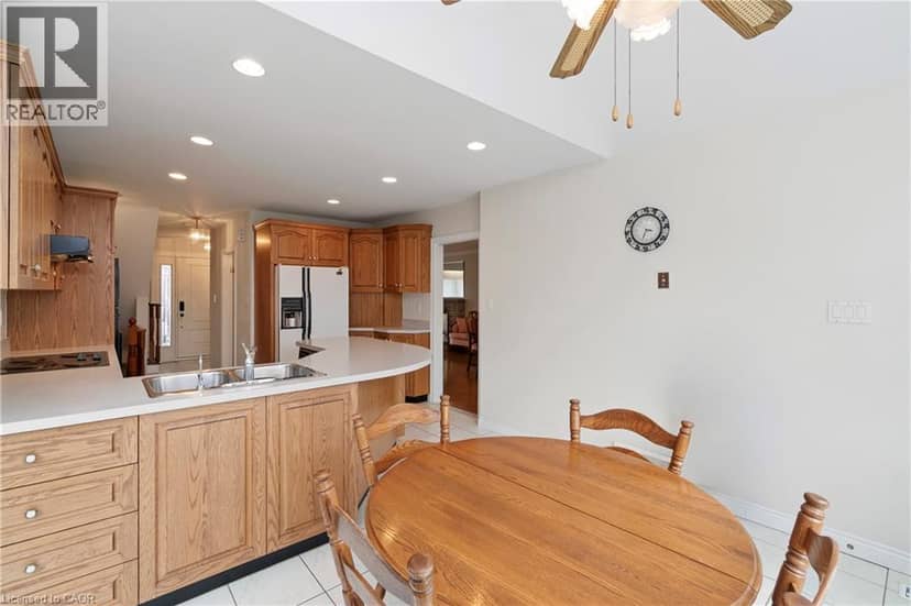 36 BUCKINGHAM Drive — photo 14 of 40