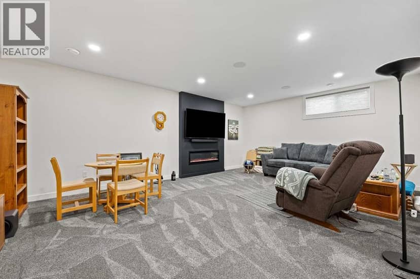 1806 60A Avenue Close — photo 29 of 39