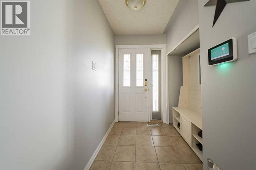 133 Whiteoak Garden, Fort McMurray, photo 4