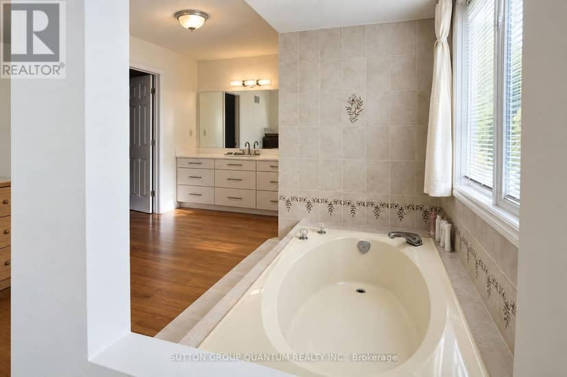 5254 Charnwood Crescent — photo 36 of 40