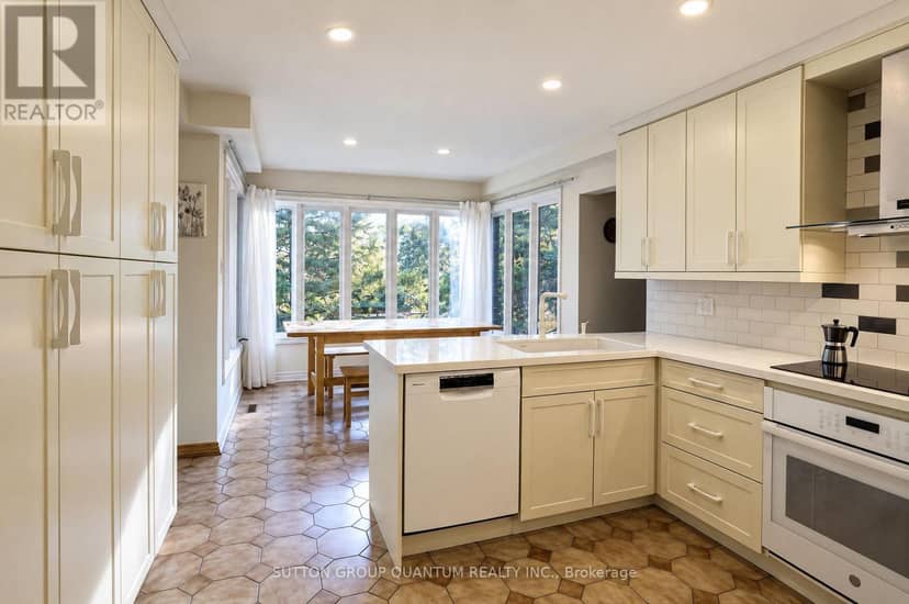 5254 Charnwood Crescent — photo 6 of 40