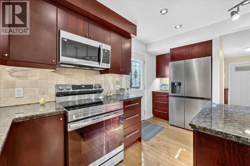 316 Parkland Way SE — photo 12 of 40