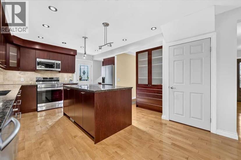 316 Parkland Way SE — photo 10 of 40