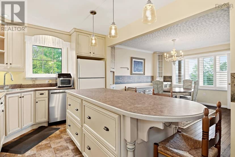 114 Regal Road — photo 6 of 40