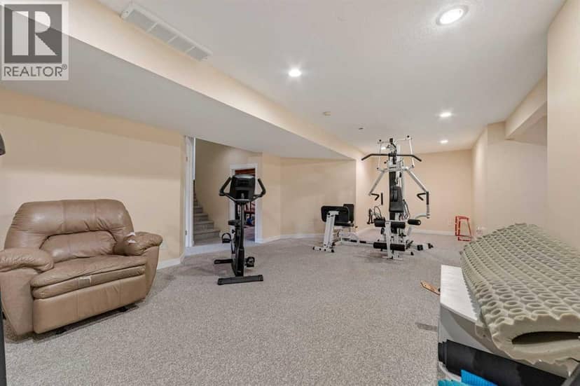 27 Fairmont Garden Road S — photo 28 of 40
