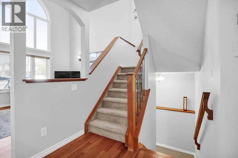 209 Crystal Green Point — photo 18 of 35