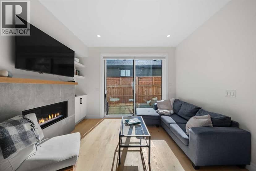 2183 49 Avenue SW — photo 13 of 33