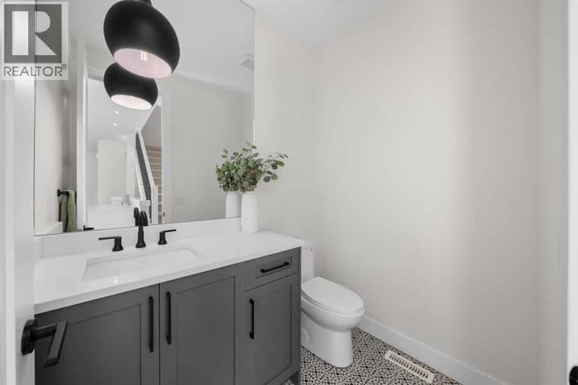 2183 49 Avenue SW — photo 15 of 33