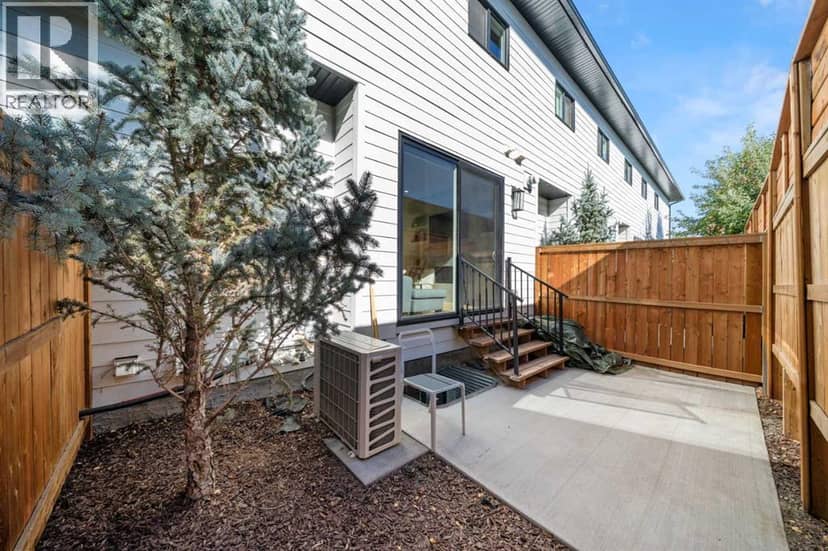 2183 49 Avenue SW — photo 29 of 33