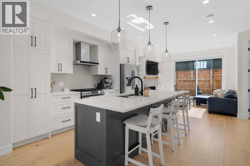 2183 49 Avenue SW — photo 9 of 33