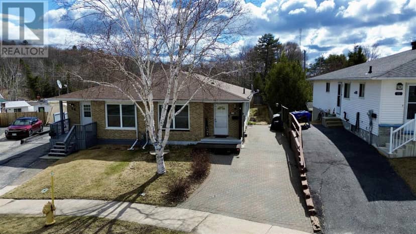 24 McQuarrie PL, Elliot Lake, photo 2