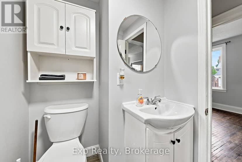 134 Catharine Street — photo 16 of 40