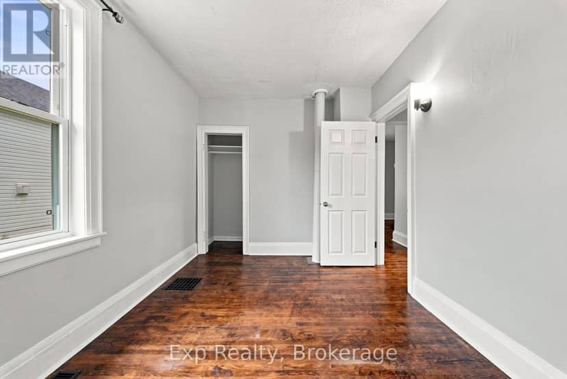 134 Catharine Street — photo 14 of 40