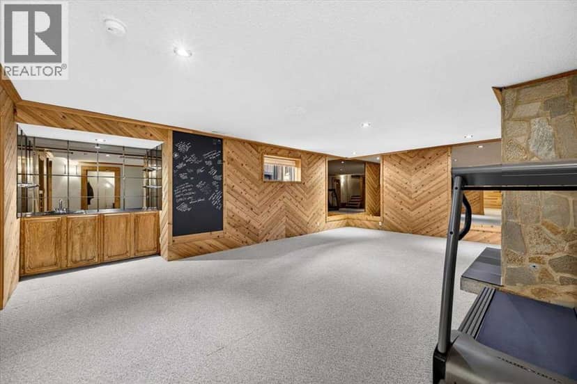 4015 45 Street SW — photo 30 of 40