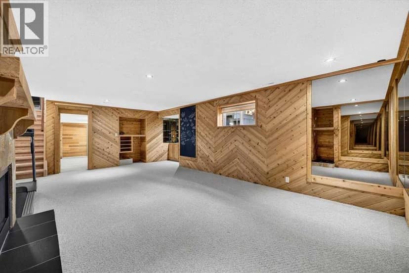 4015 45 Street SW — photo 33 of 40