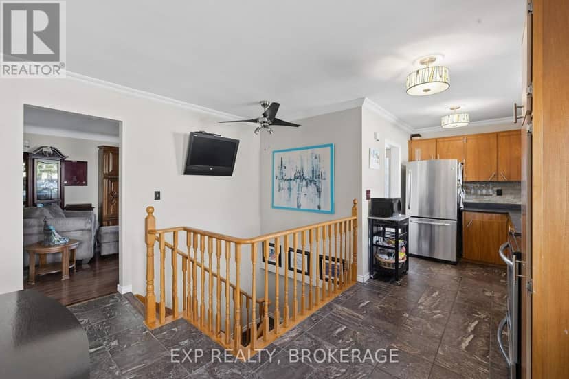 121 Butler Street E — photo 15 of 40