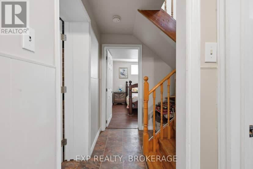 121 Butler Street E — photo 16 of 40