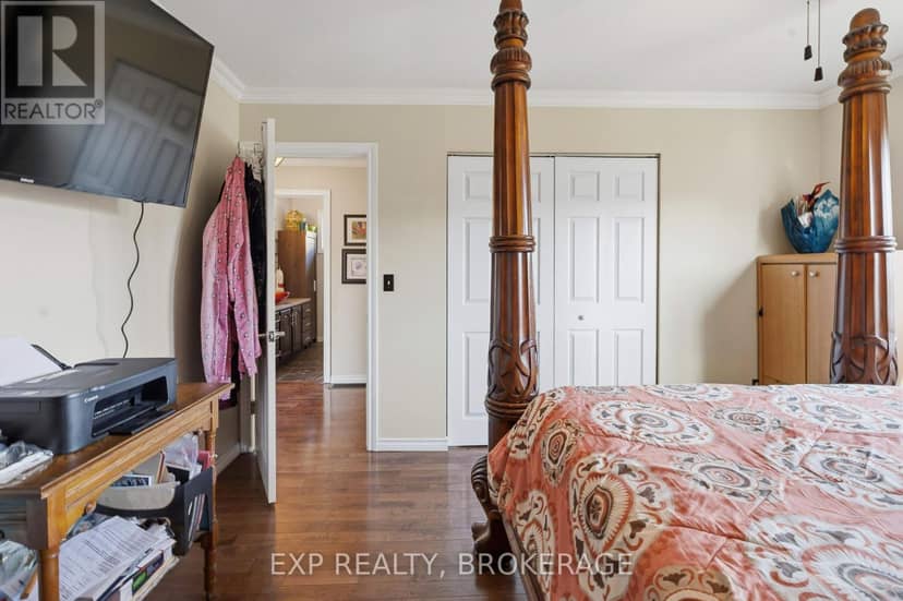 121 Butler Street E — photo 19 of 40