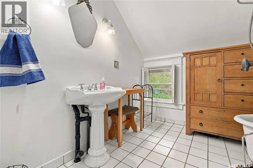 709 McPherson AVENUE — photo 18 of 40