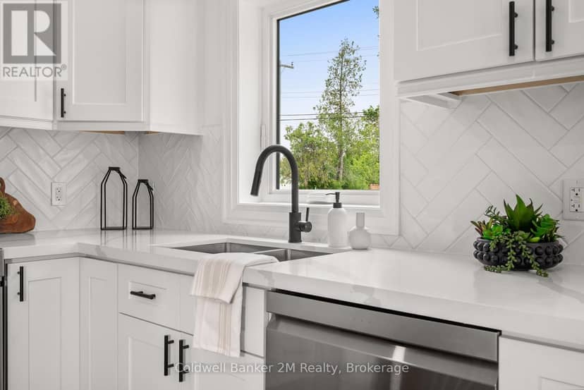 64 Head Street — photo 13 of 40