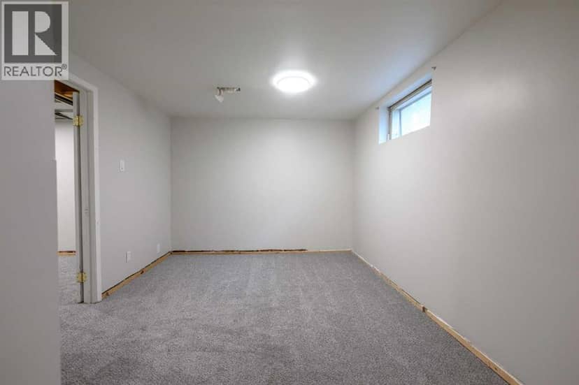 9923 88 Avenue — photo 36 of 40
