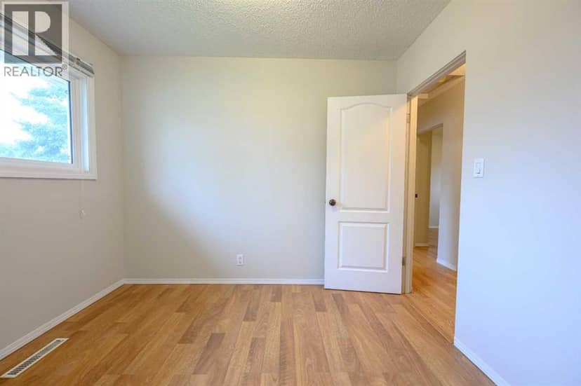9923 88 Avenue — photo 31 of 40