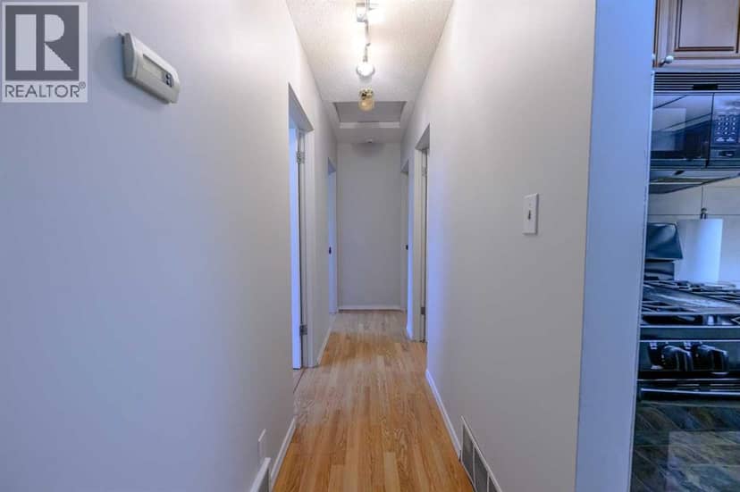 9923 88 Avenue — photo 22 of 40