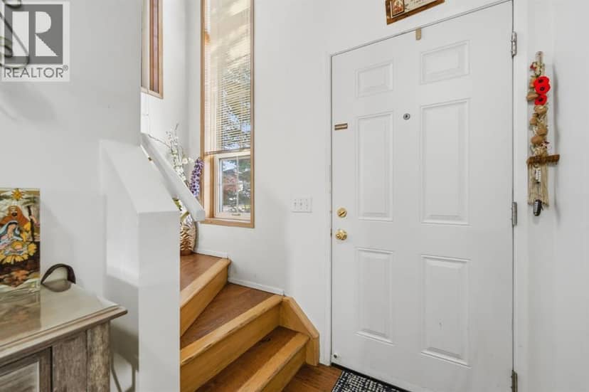 240 Shawinigan Drive SW, Calgary, photo 3
