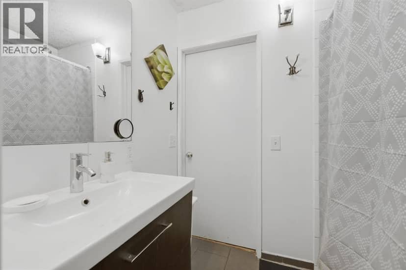 240 Shawinigan Drive SW — photo 22 of 32