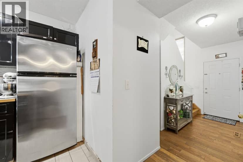 240 Shawinigan Drive SW, Calgary, photo 5