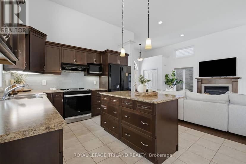2039 Springridge Drive — photo 14 of 40