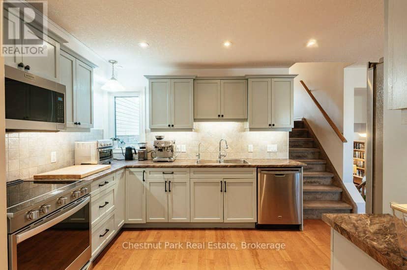728 Elgin Street — photo 10 of 40