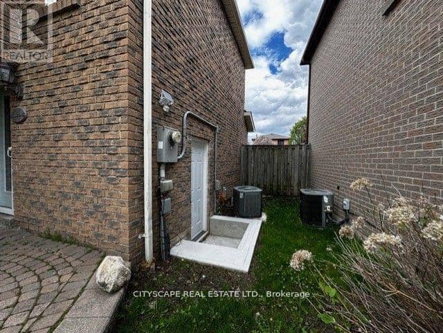 82 Chatfield Drive, Ajax, photo 3