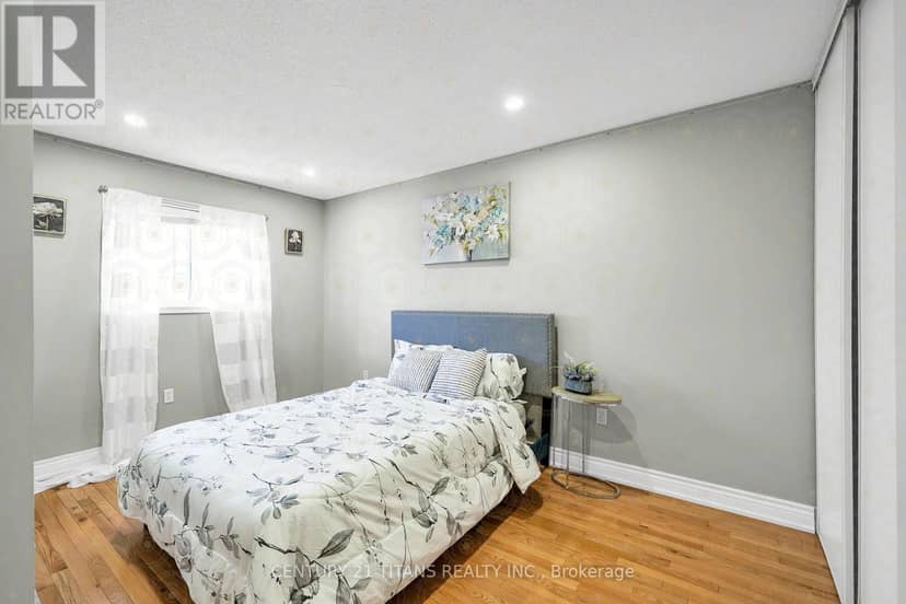 51 Marchwood Crescent — photo 10 of 27