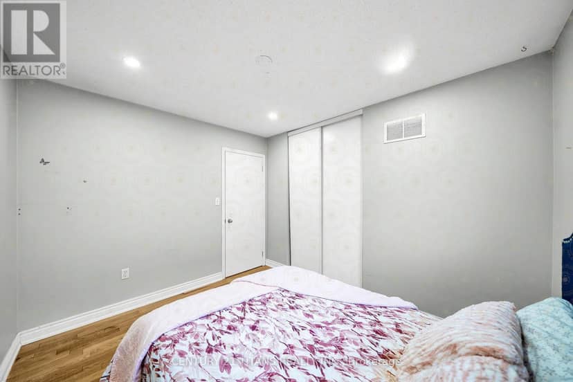 51 Marchwood Crescent — photo 12 of 27