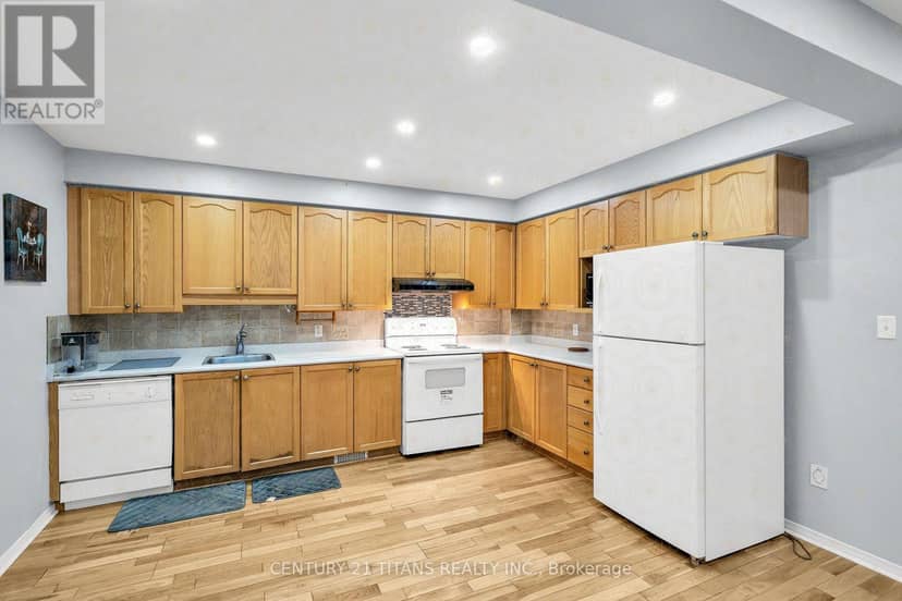 51 Marchwood Crescent — photo 14 of 27