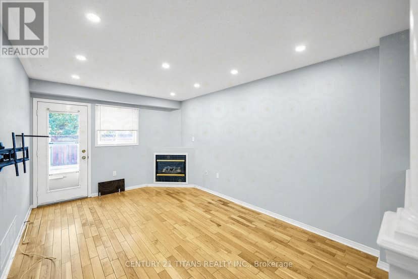 51 Marchwood Crescent — photo 17 of 27