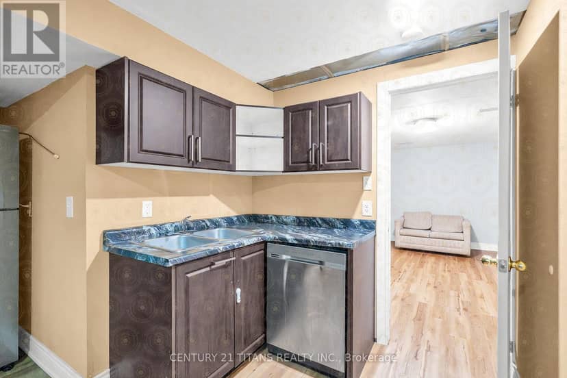 51 Marchwood Crescent — photo 25 of 27