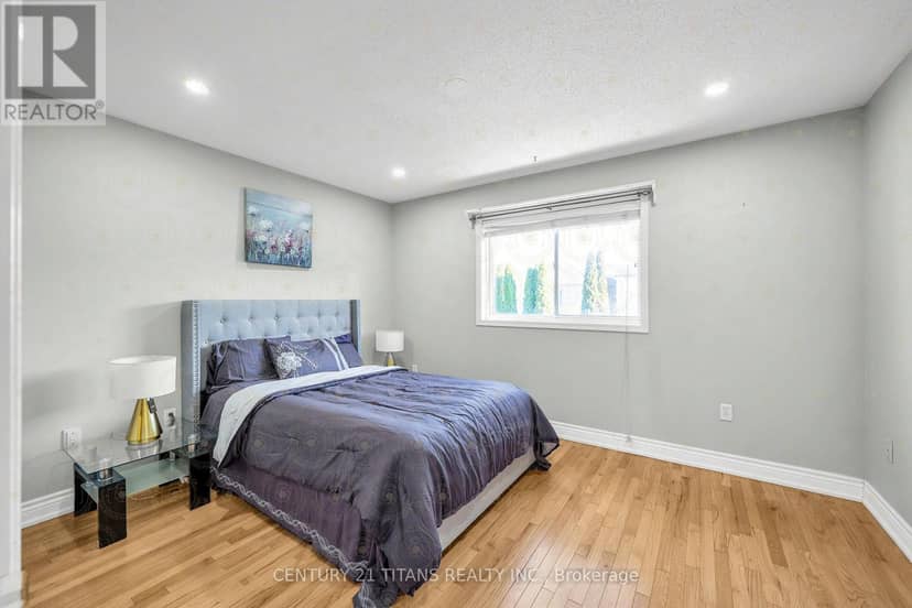 51 Marchwood Crescent — photo 9 of 27