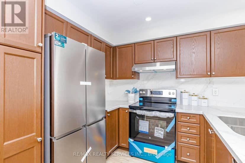 37 Skelton Crescent — photo 13 of 40