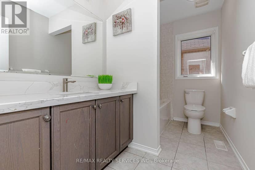 37 Skelton Crescent — photo 34 of 40