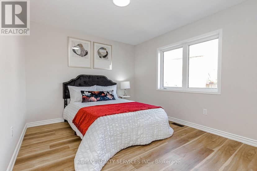 37 Skelton Crescent — photo 36 of 40