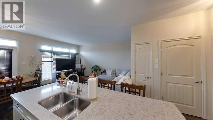 507 13 Street SE — photo 11 of 31