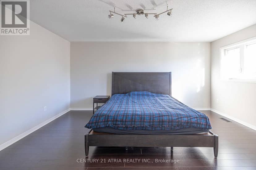 85 Vera Lynn Crescent — photo 11 of 21