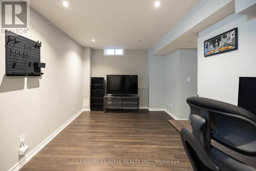 85 Vera Lynn Crescent — photo 18 of 21