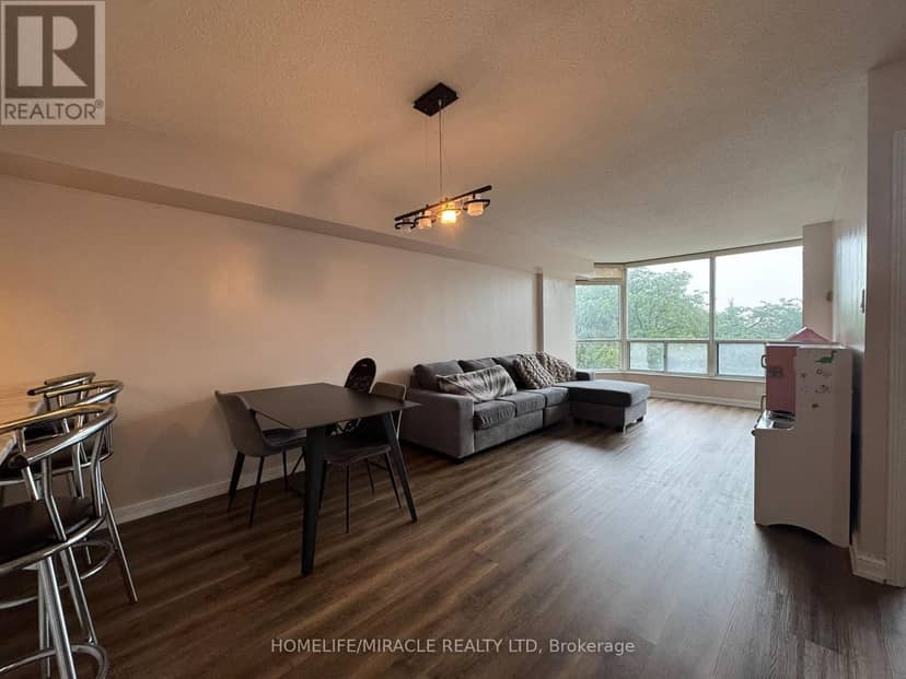 406 - 24 Hanover Road — photo 9 of 12