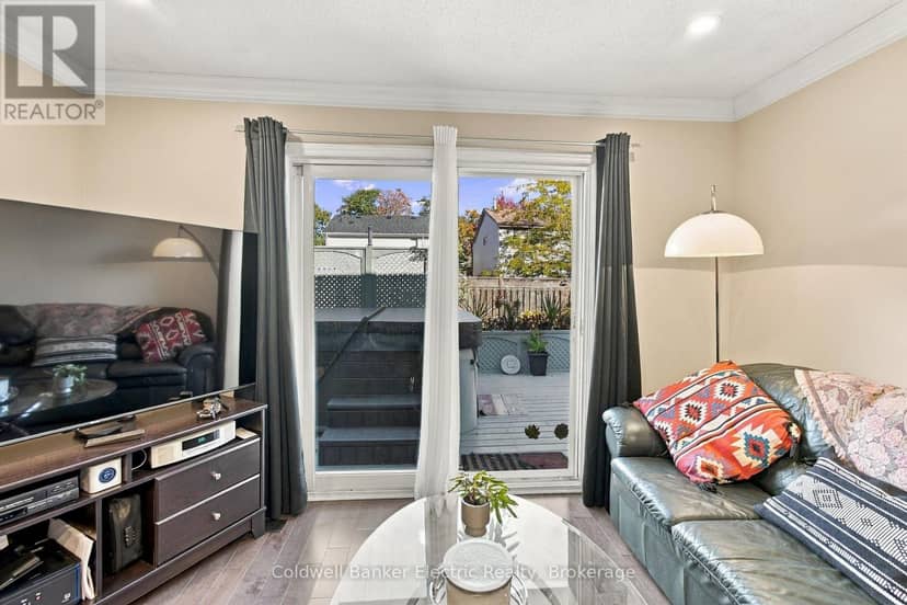 1007 Moorelands Crescent — photo 12 of 40