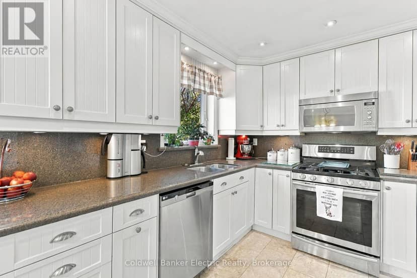 1007 Moorelands Crescent — photo 14 of 40